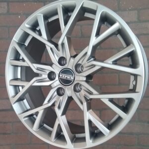 R18 VIPER B225 Silver 18x8 5x112