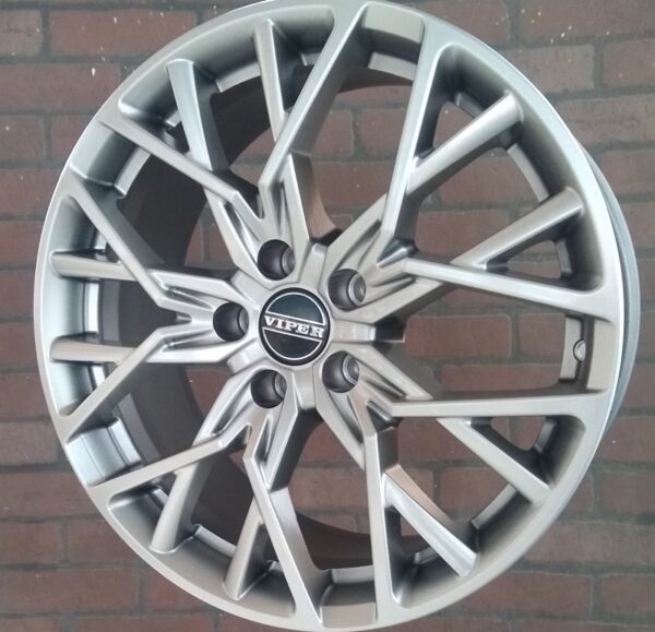 R18 VIPER B225 Silver 18x8 5x112