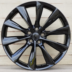 R21 AMZ 0223 Gloss Black erilaiad 21x9 ja 21x10 5x120